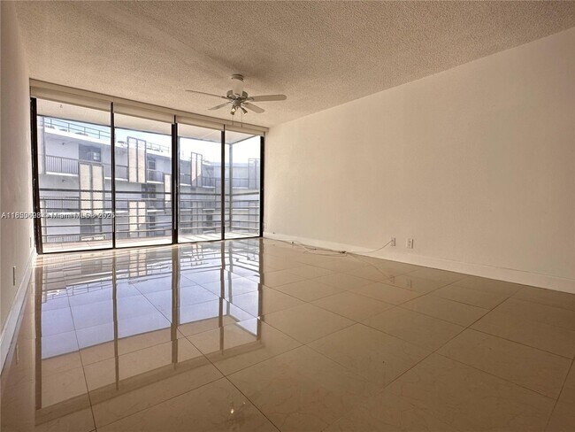 Foto del edificio - 20500 W Country Club Dr