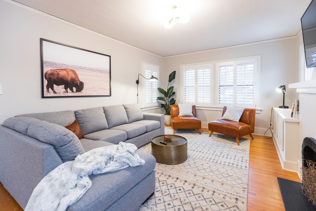 Unit 2 living room. Unit 1 is similar. - 1215 S Phillips Ave
