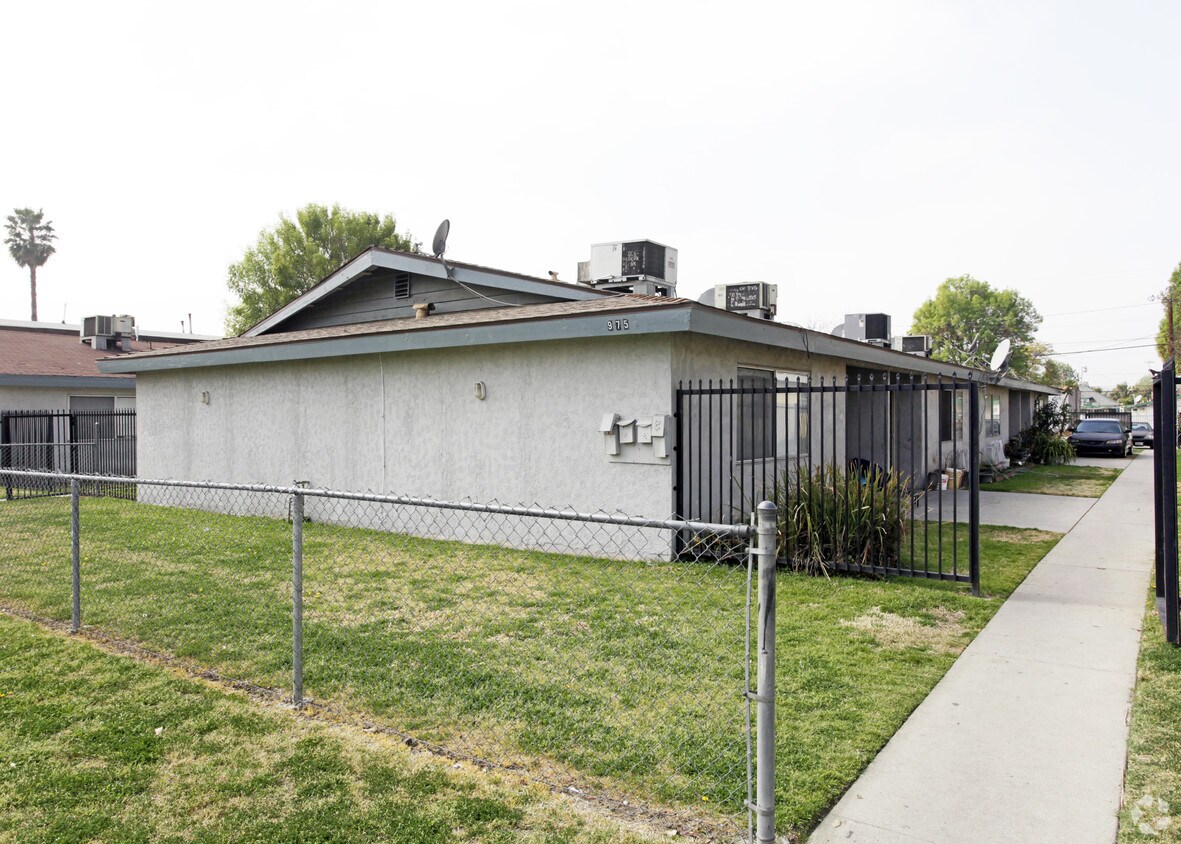 Primary Photo - 975-987 Waters Ave