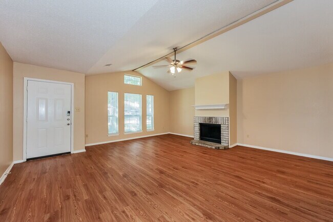 Building Photo - 1125 Hidden Creek Dr