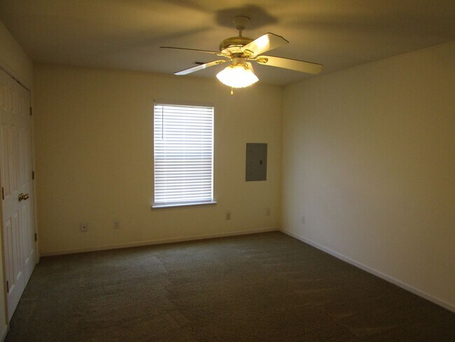 Building Photo - 1704-1706-1706 Juniper Dr