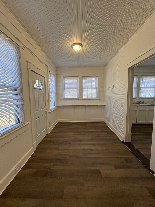 Building Photo - Spacious house in Appomattox!