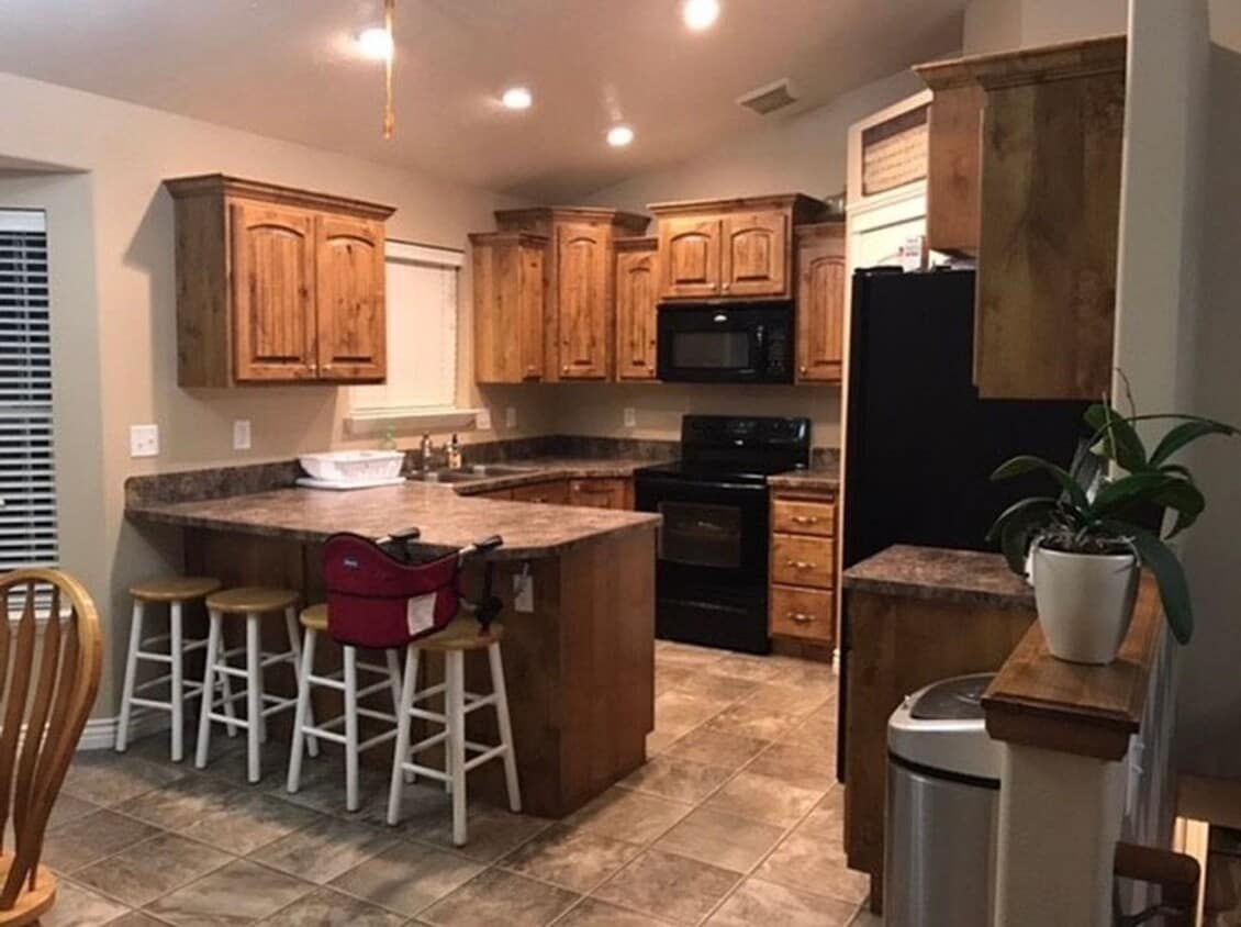 Foto del edificio - Charming 4-Bedroom Home for Rent in Ammon,...