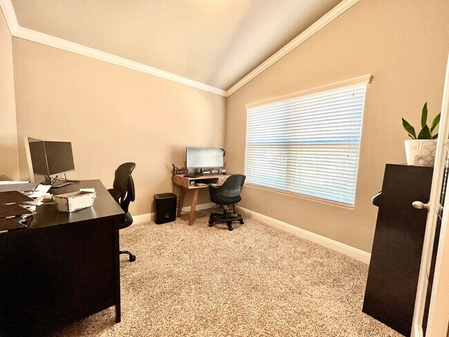 Foto del edificio - 3  Bedroom/2 Bathroom Champions Park Subdi...