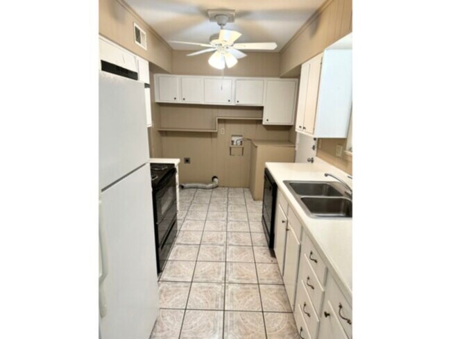 Foto del edificio - 3 BEDROOM IN TERRELL!!!!!