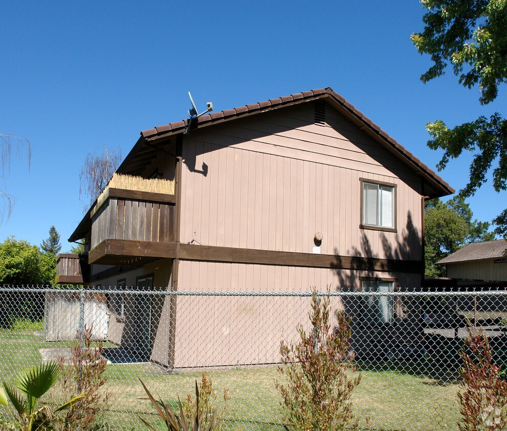 Building Photo - 810 Carlita Cir