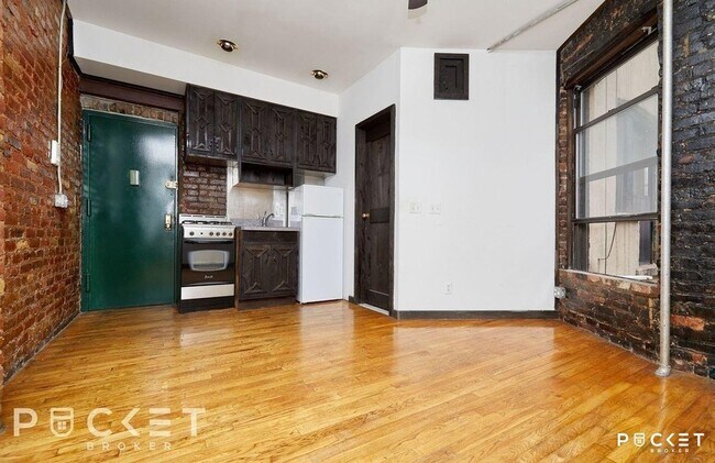 Building Photo - 520 E 14th St