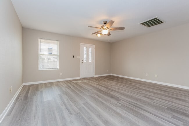 Building Photo - 16866 Wellhouse Dr