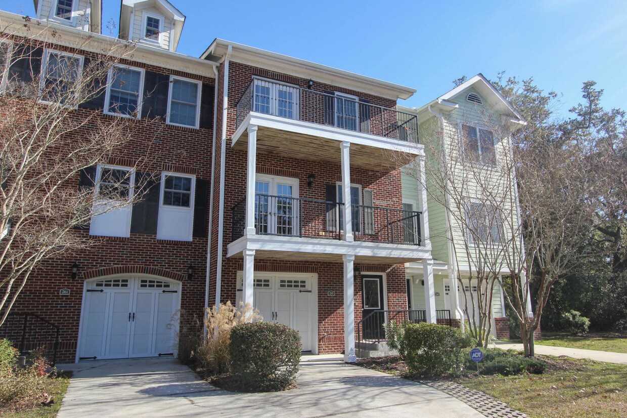 Primary Photo - 265 Etiwan Pointe Dr