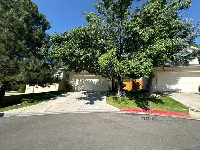 Building Photo - Adorable and Cozy 3 bed / 2.5 Bath - Comin...