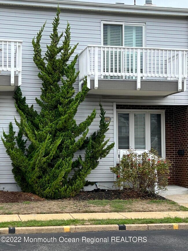 25 Meadow Ave Unit 10, Monmouth Beach, NJ 07750 Condo for Rent in
