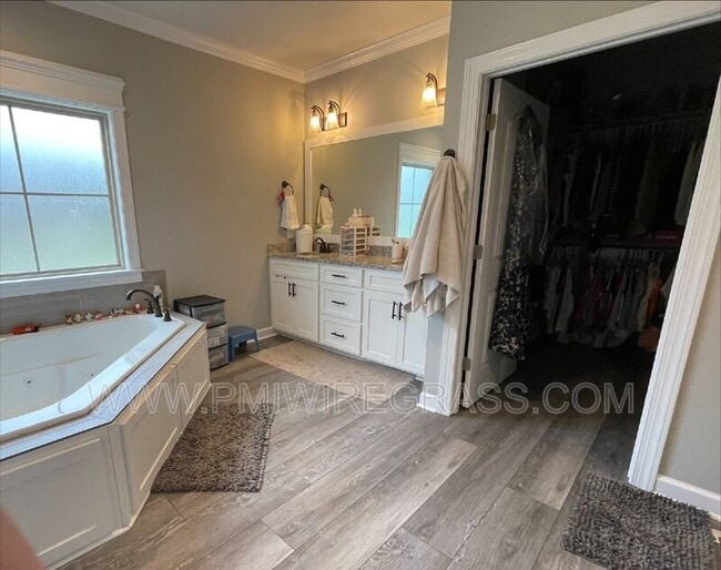 Foto del edificio - 117 Crest Hill Dr