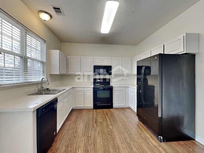 Foto del edificio - 117 Eagleston Ln