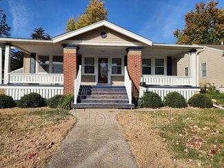 Building Photo - 1119 Maplewood Dr NE