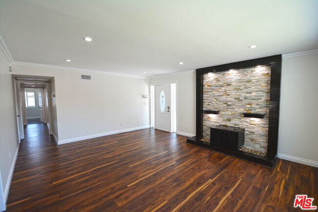 Foto del edificio - 23701 Bessemer St