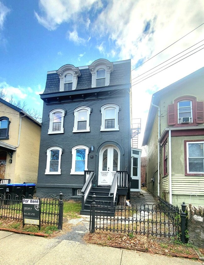 Building Photo - 12 Davies Pl