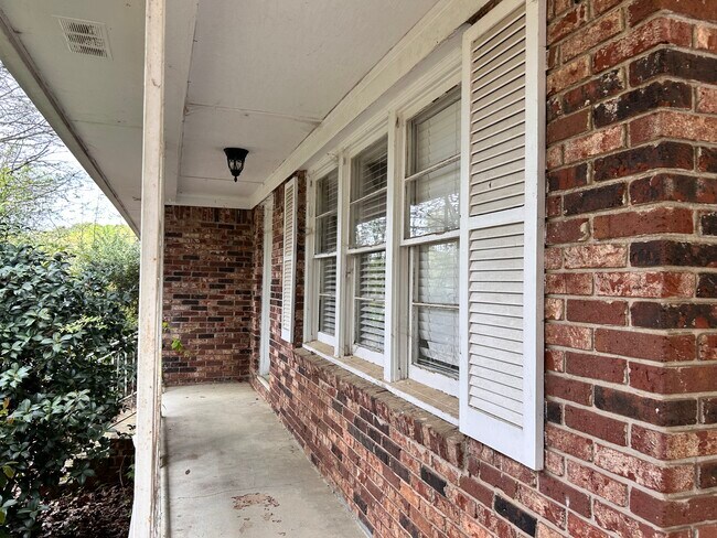 Foto del edificio - 5007 Spring Hill Dr