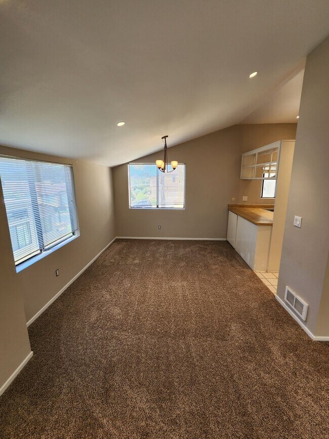 Foto del edificio - 2 Bedroom Condo in UTC with Garage