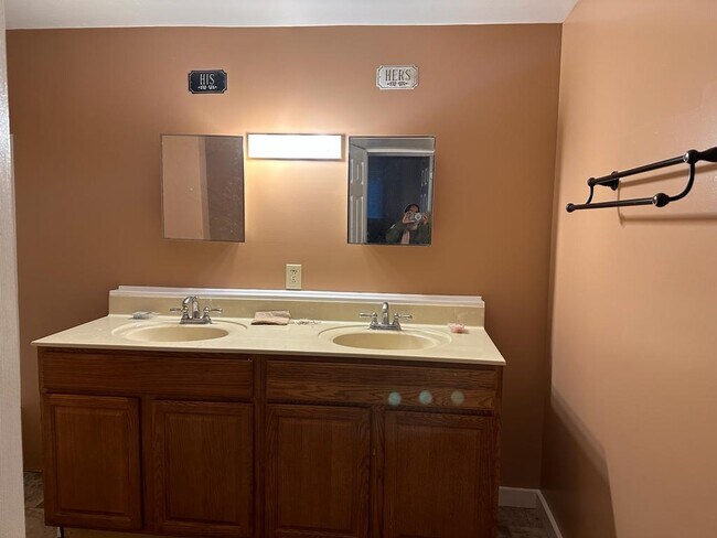 Foto del edificio - 662 Bailey Dr