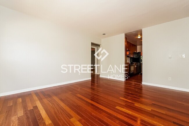 Foto del edificio - REDUCED! - NOW OFFERING FIRST FULL MONTH F...