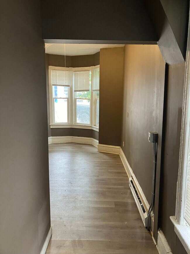 Building Photo - 1914 E 22nd St