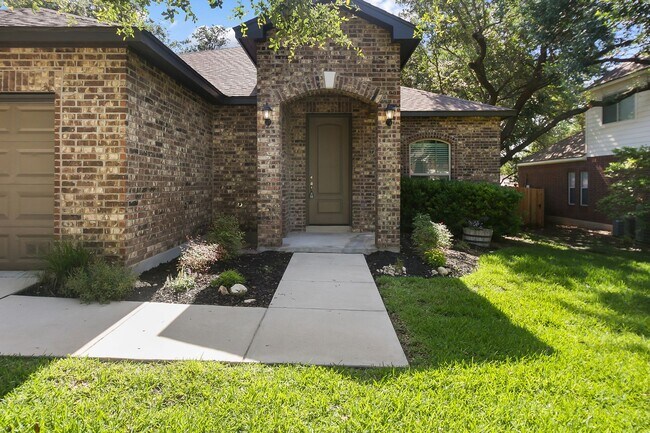 Foto del edificio - Charming Home Awaits: Spacious & Modern Li...