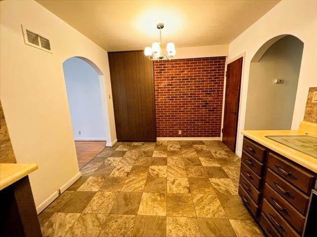 Foto del edificio - 6152 Victoria Ave