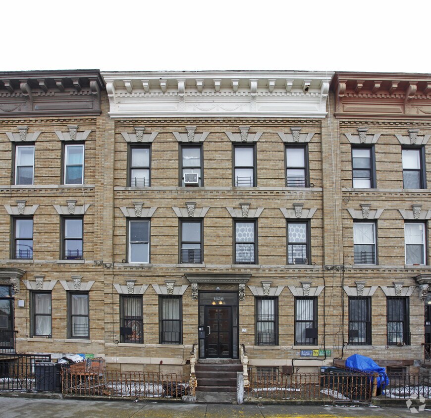 Foto del edificio - 1428 Putnam Ave