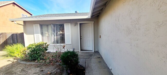Foto del edificio - Adorable Single Story home with 3 bedroom ...