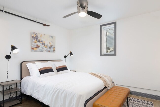 Foto del edificio - 201 S Chaparral St