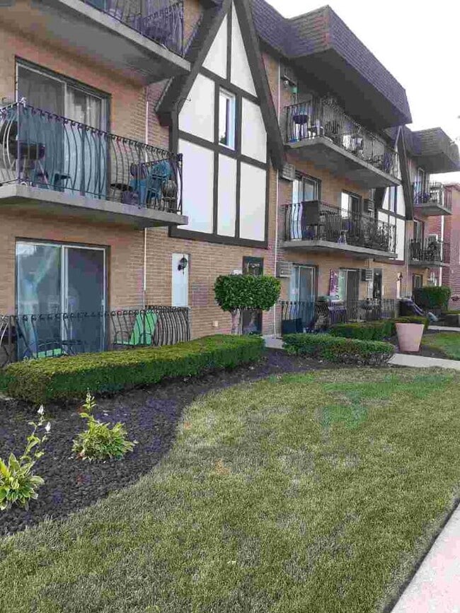 Building Photo - 10548 Central Ave