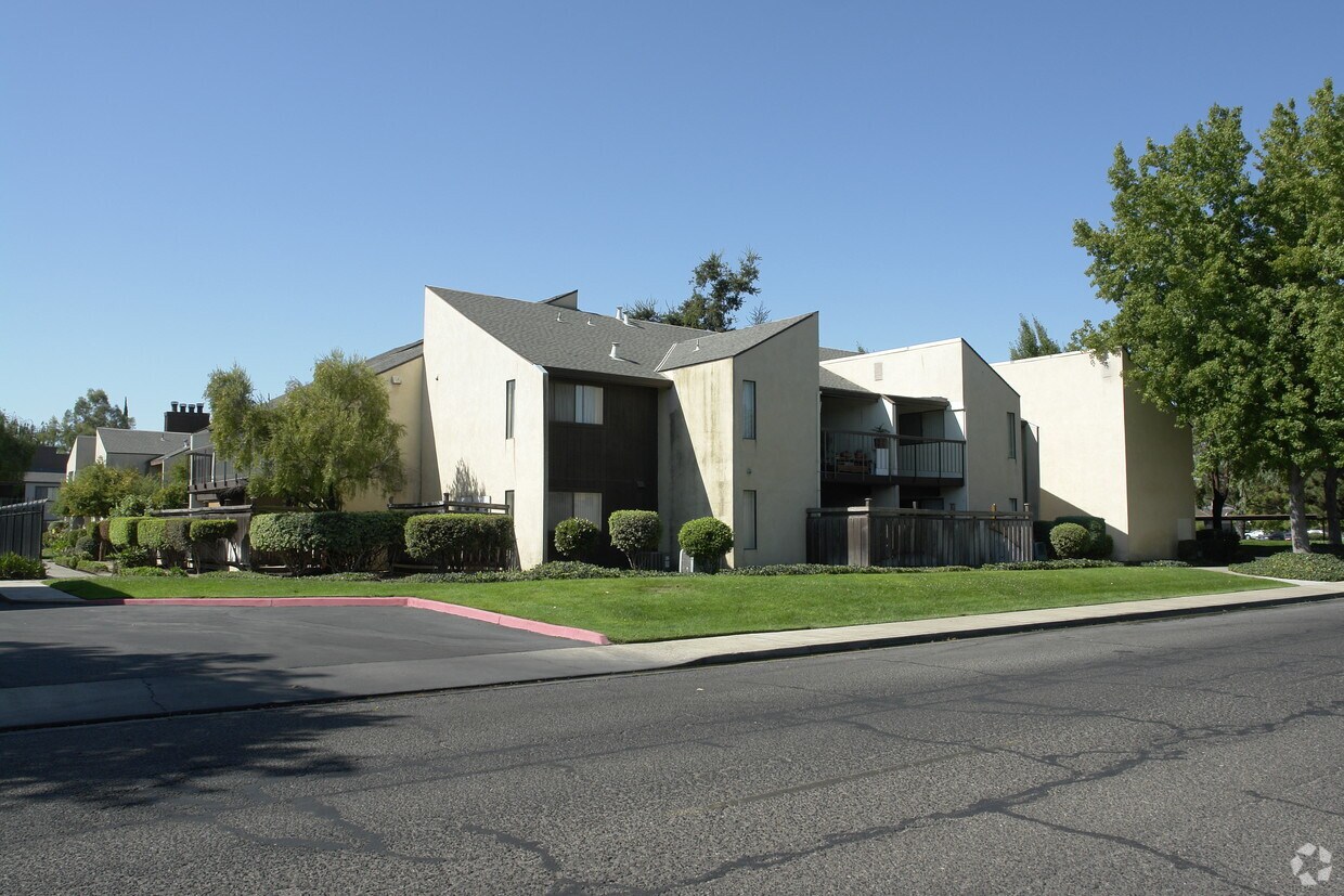 LAKESIDE APARTMENTS Rentals in Turlock at 300 Tampa St Turlock, CA