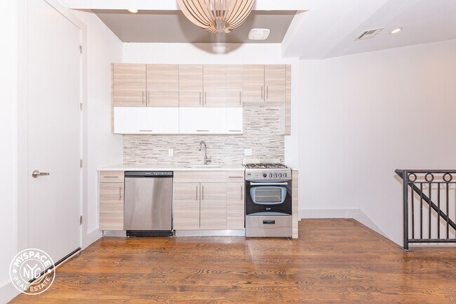 Foto del edificio - 1718 Summerfield St