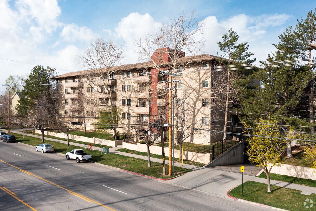 Building Photo - Towne Park Condominiums