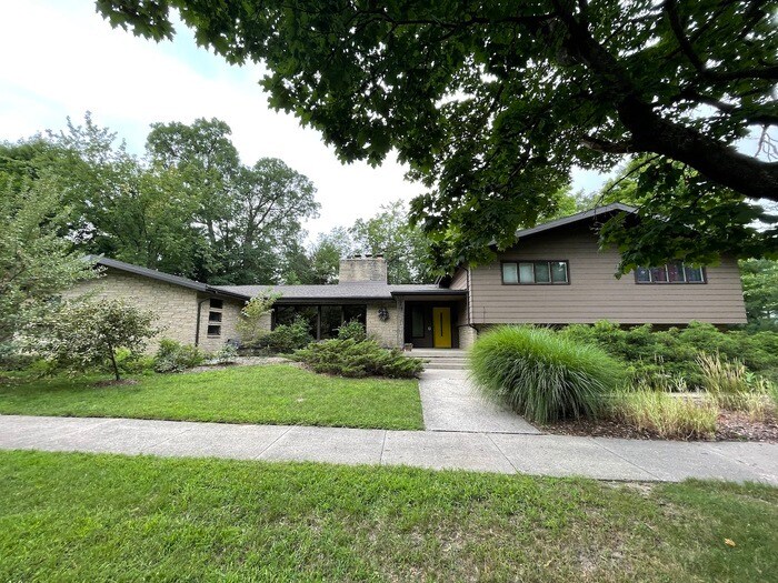 Primary Photo - Riverside Gardens Neighborhood Home