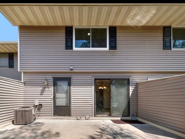 Foto del edificio - 3 Bed Shoreview Townhome