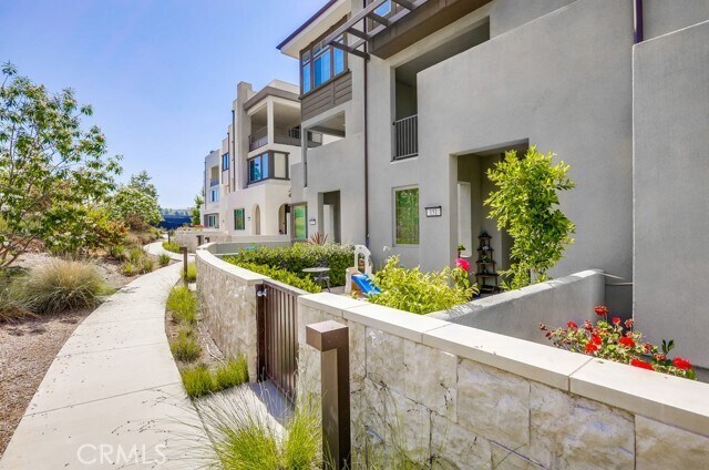 Building Photo - 151 Episode