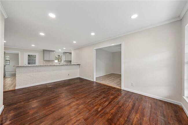 Foto del edificio - 4025 Hiland Dr