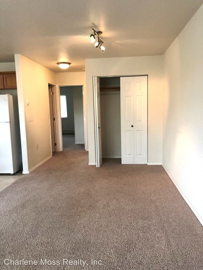 Building Photo - 6301 W Commadore Ln