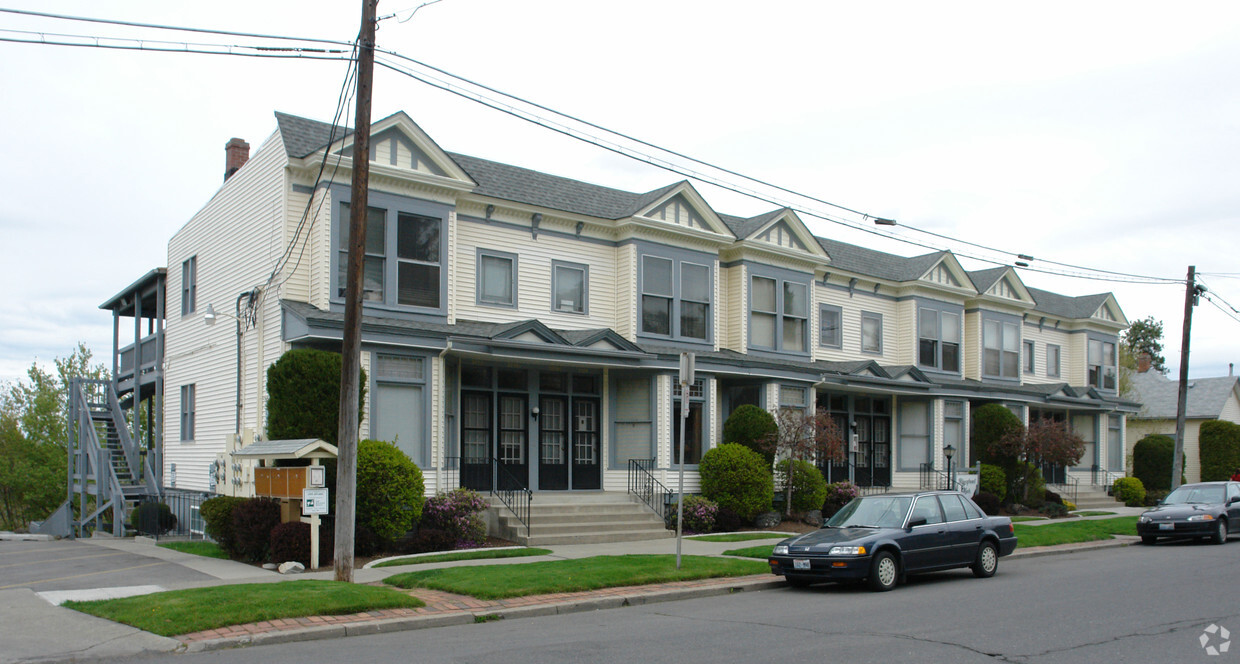 Primary Photo - Riverfront Apartments