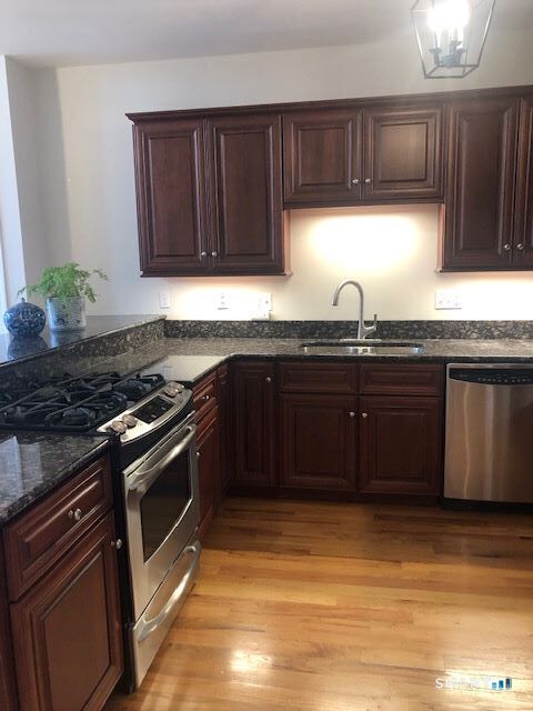 Foto del edificio - 1 Indian Neck Ave