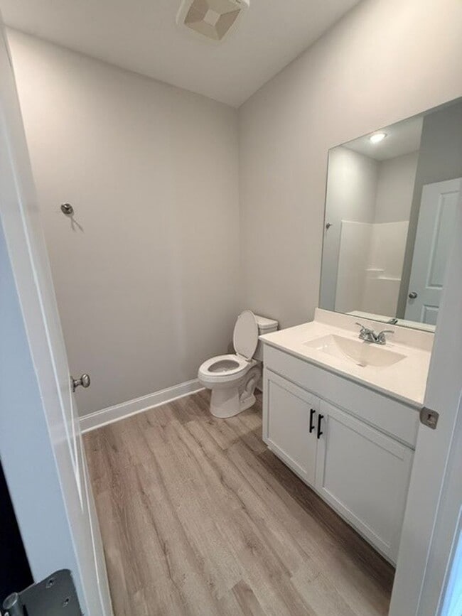 Foto del edificio - 308 Hillview Mls Blvd