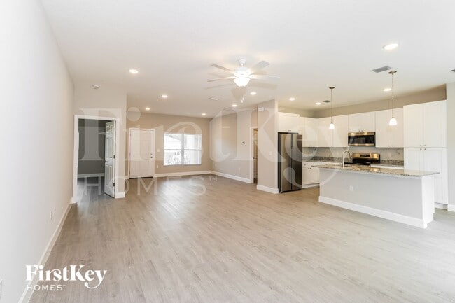 Building Photo - 3021 Tropical Cir SE