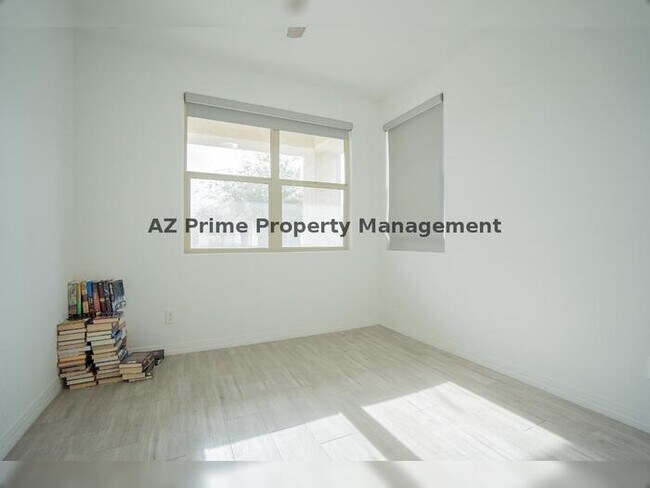 Foto del edificio - 16512 W Desert Ln