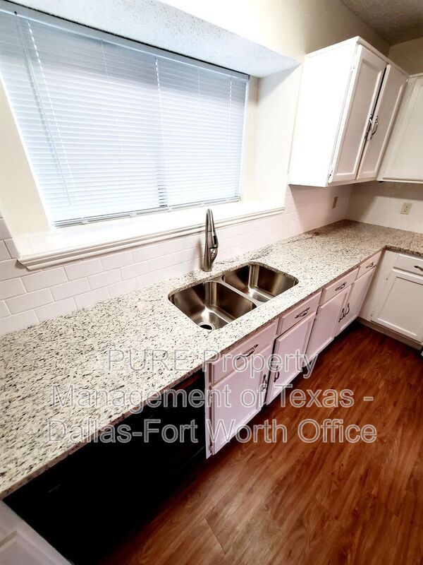 Photo - 8005 Meadowlark Ln House