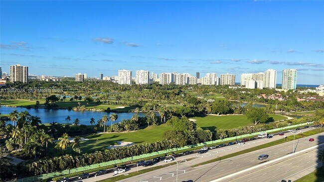 Foto del edificio - 3300 NE 191st St