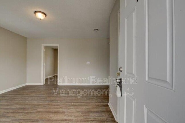 Foto del edificio - 404-414 Thompsonville Ln