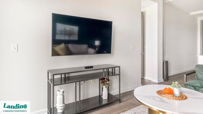 Building Photo - 825 Usener St