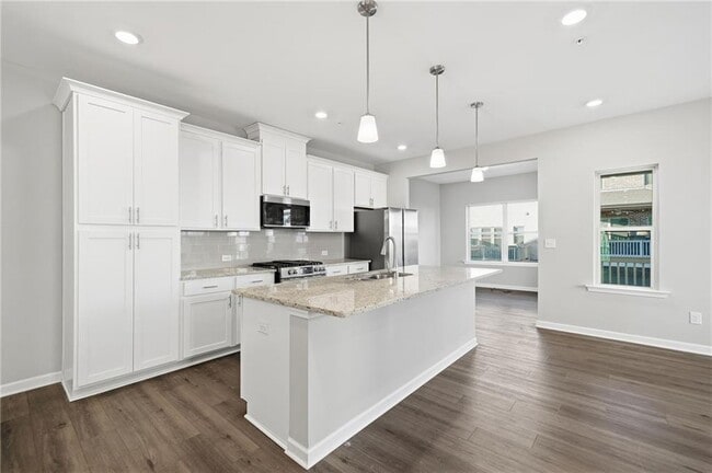 Building Photo - 318 Commons Ave