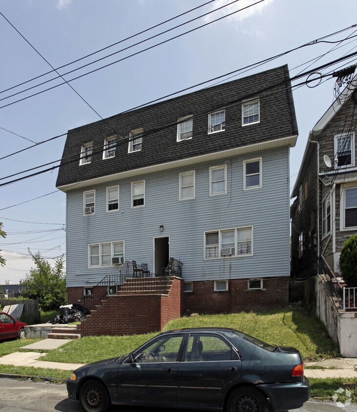 Building Photo - 73 Bodine St